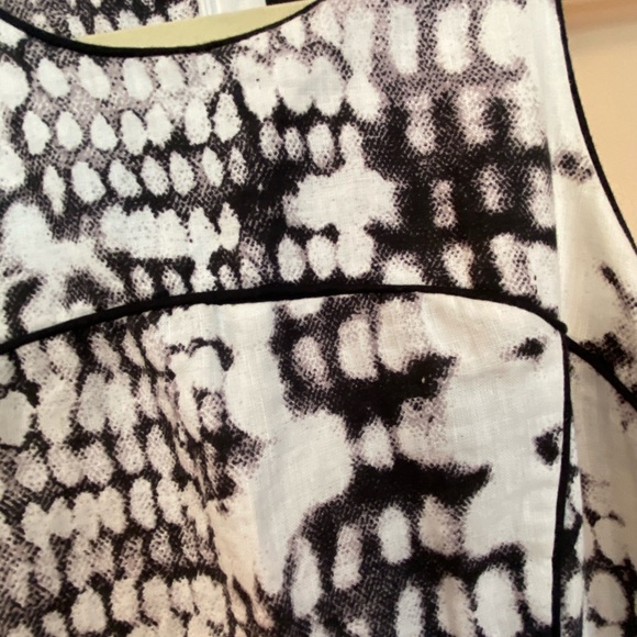 Black and White Designed Dress - Picture 3 of 9